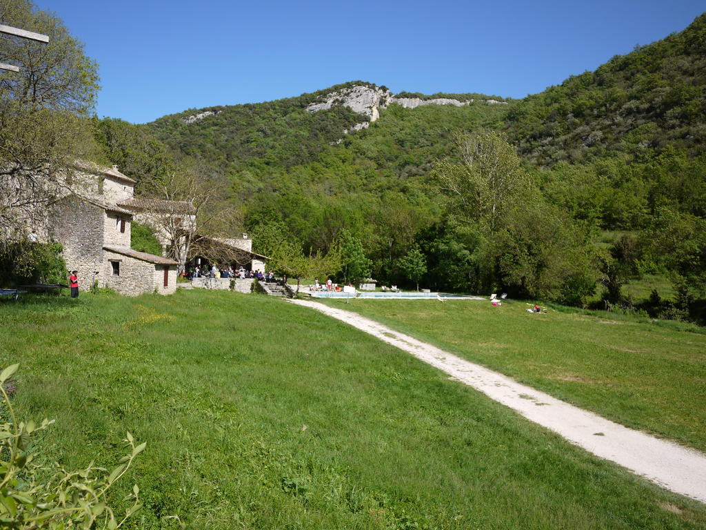 Auberge Des Seguins Buoux ภายนอก รูปภาพ