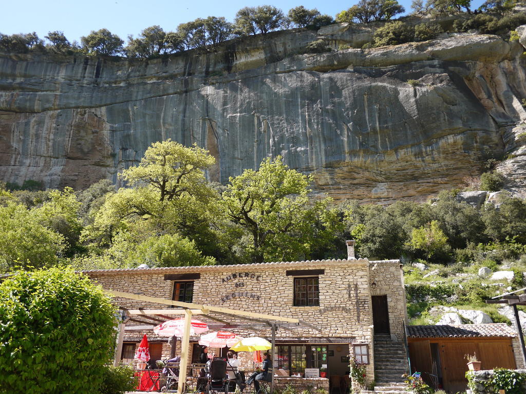 Auberge Des Seguins Buoux ภายนอก รูปภาพ