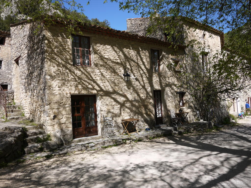 Auberge Des Seguins Buoux ภายนอก รูปภาพ